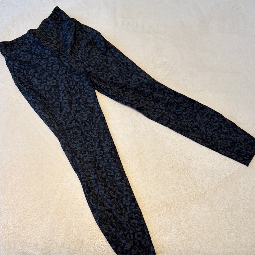Elegant Black Patterned Leggings